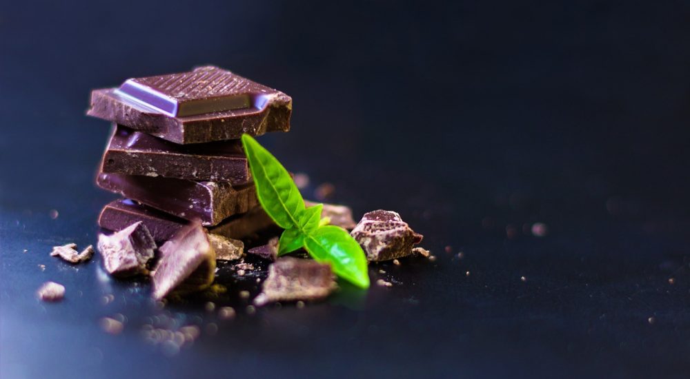 Bild: Schokoladenkurs - Vollwertige Schokolade mit einem Minzblatt
